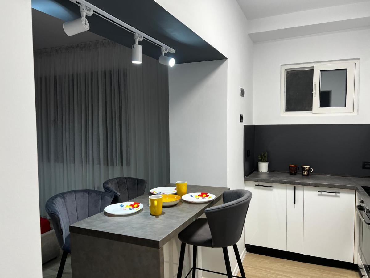 Amion Apartment In Center Of Tirana Esterno foto