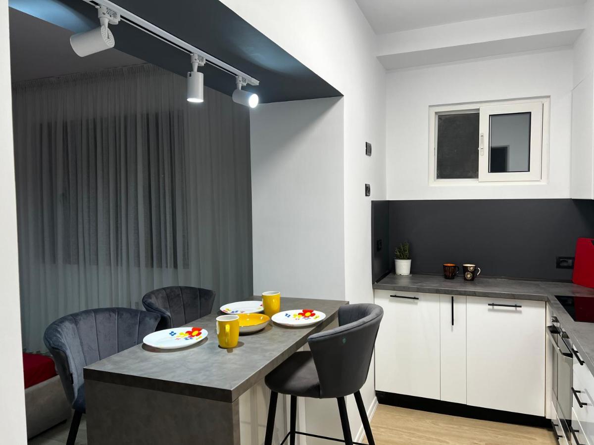 Amion Apartment In Center Of Tirana Esterno foto