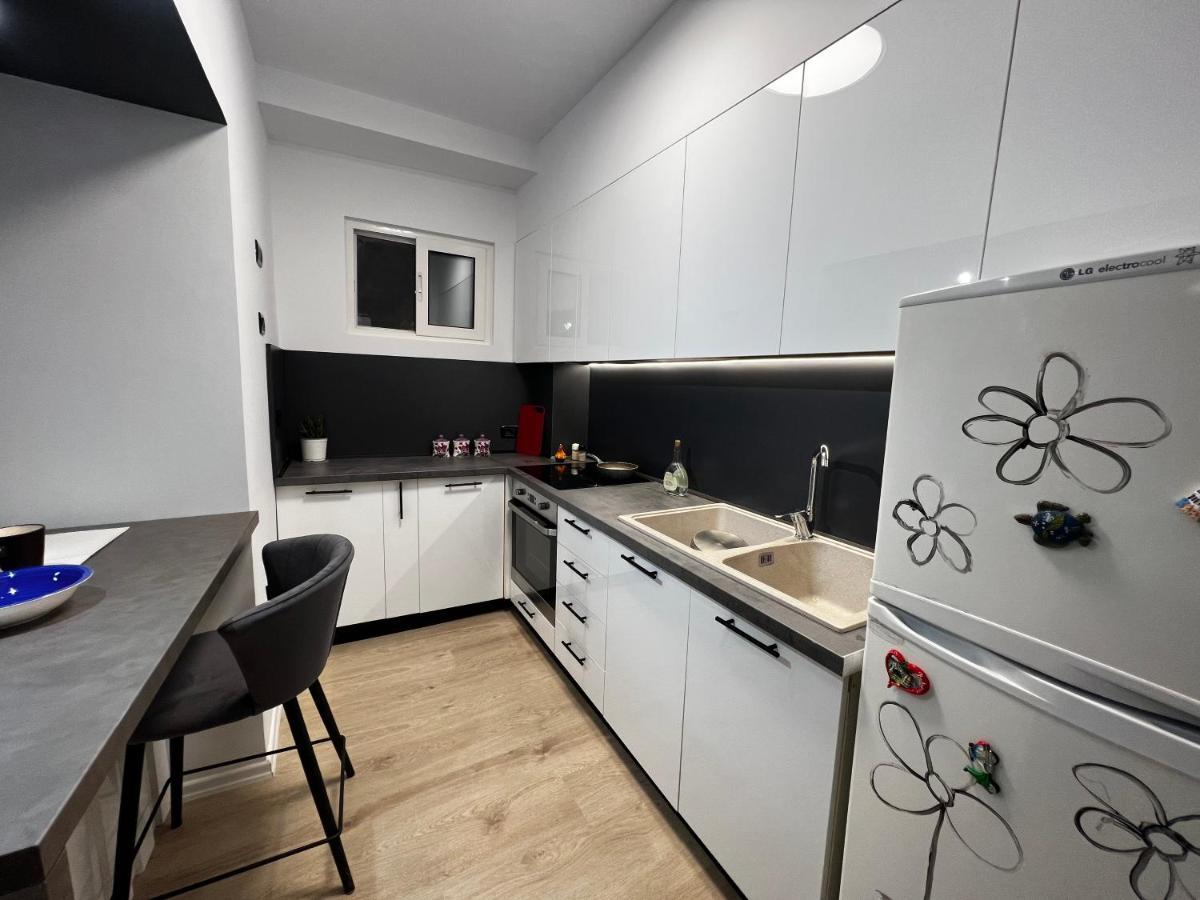 Amion Apartment In Center Of Tirana Esterno foto