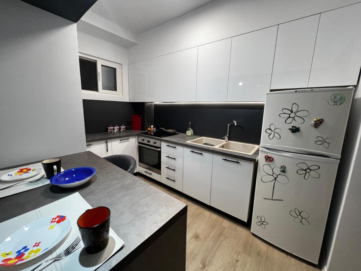 Amion Apartment In Center Of Tirana Esterno foto