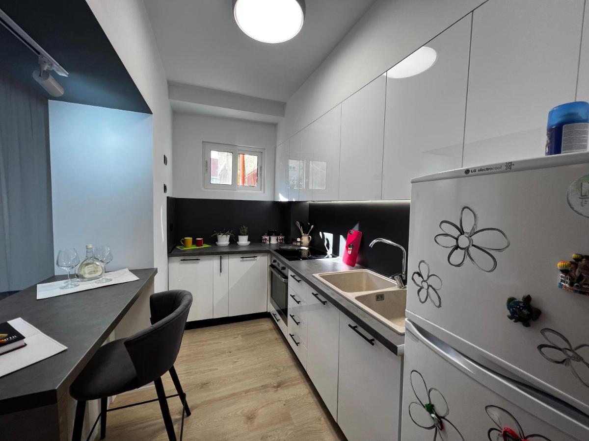 Amion Apartment In Center Of Tirana Esterno foto