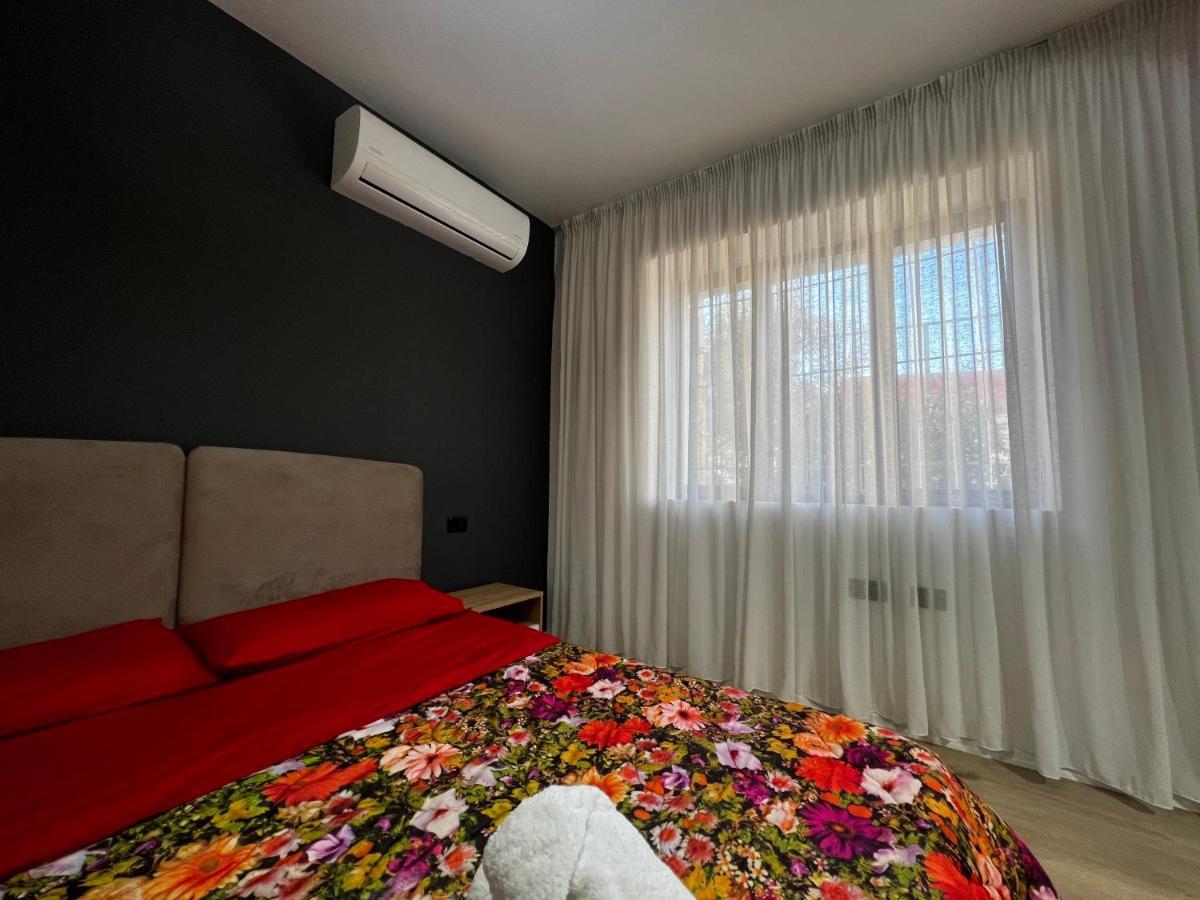 Amion Apartment In Center Of Tirana Esterno foto