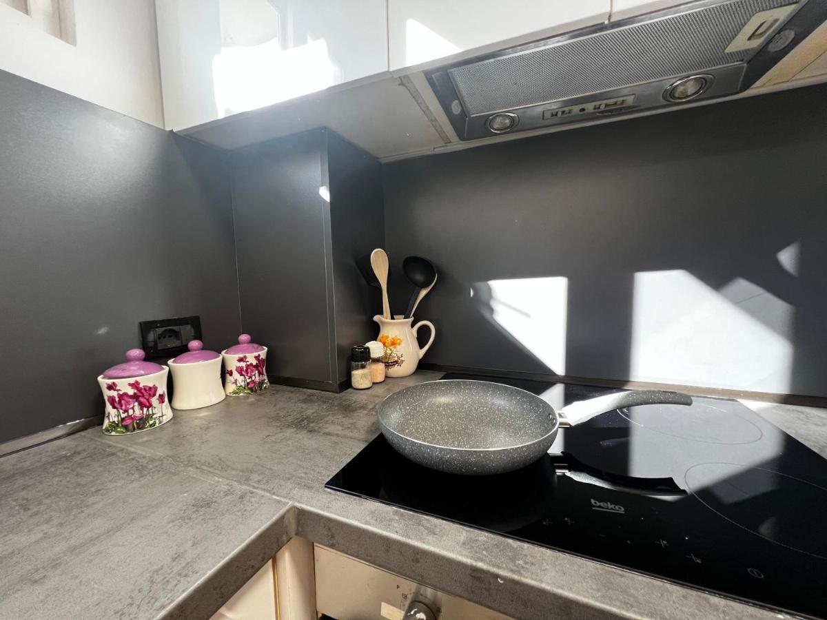 Amion Apartment In Center Of Tirana Esterno foto