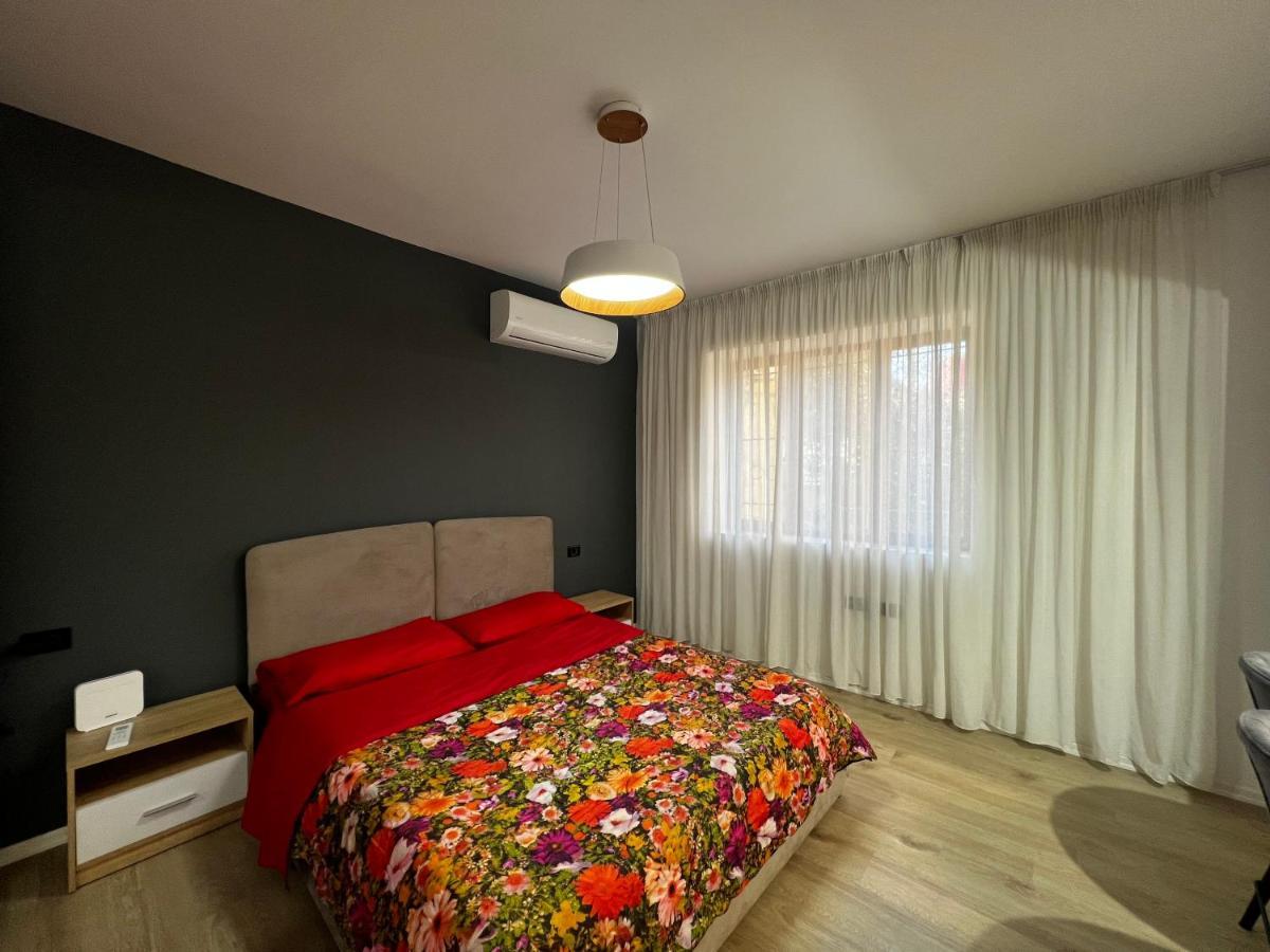 Amion Apartment In Center Of Tirana Esterno foto