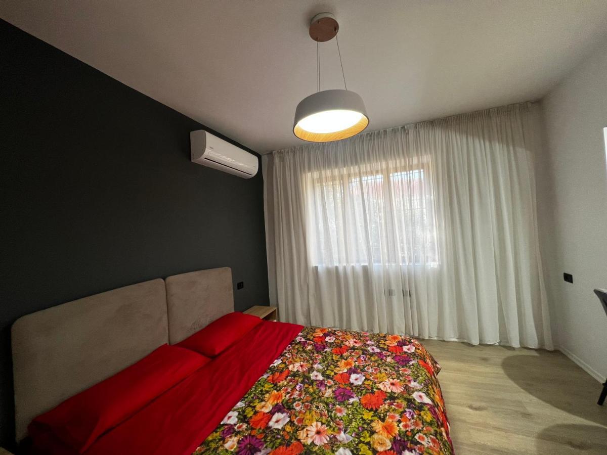 Amion Apartment In Center Of Tirana Esterno foto
