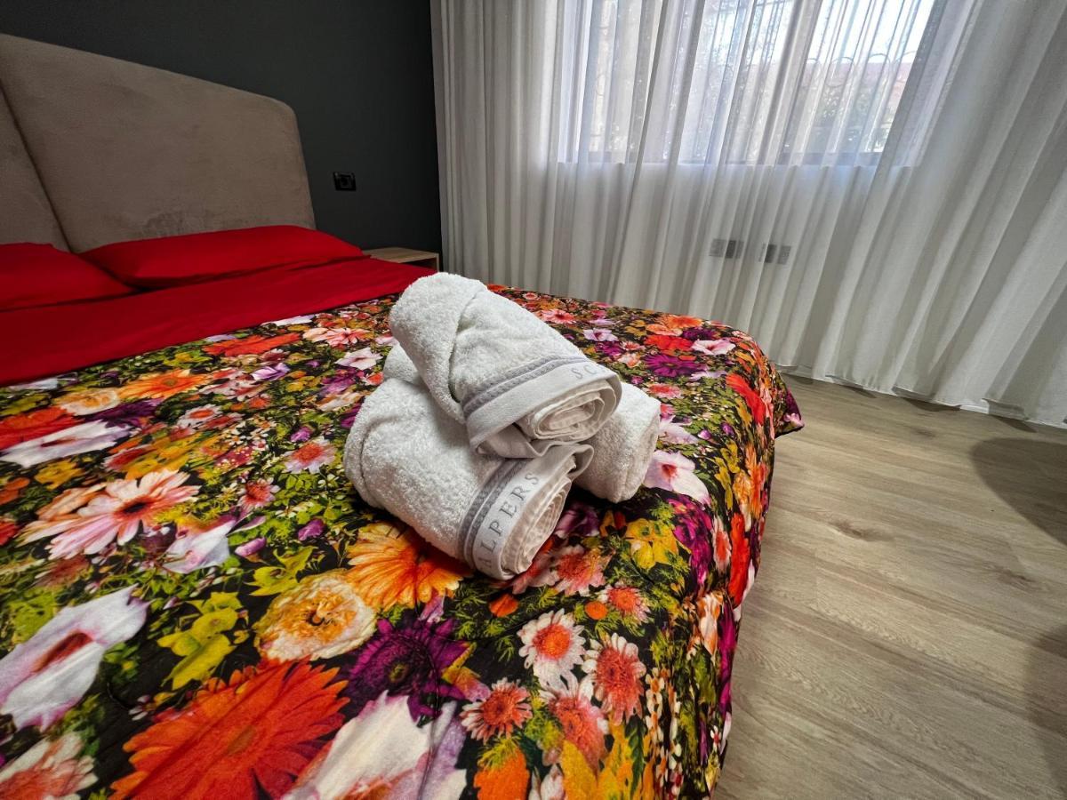 Amion Apartment In Center Of Tirana Esterno foto
