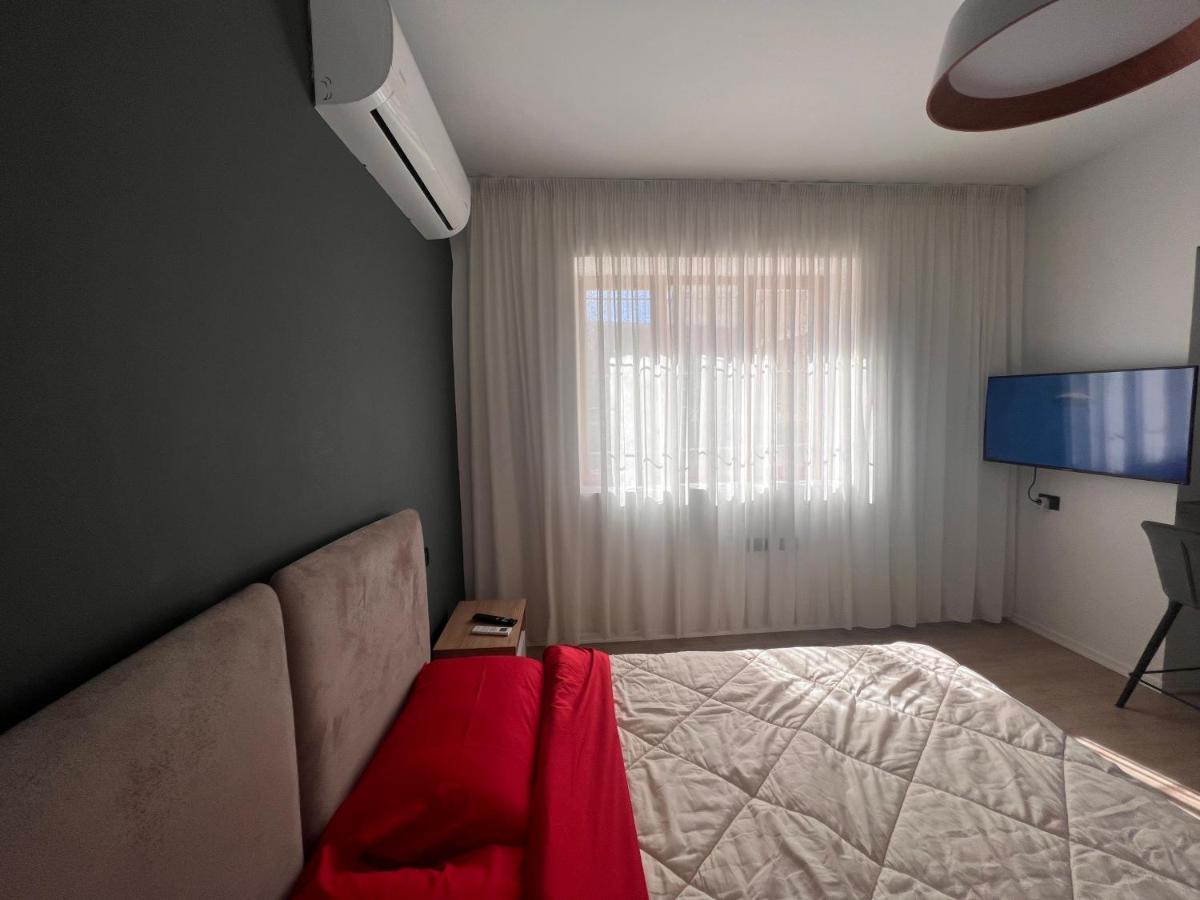 Amion Apartment In Center Of Tirana Esterno foto